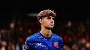 麻将实战：如何通过观察对手的“摸牌姿势”判断其是否已经入听？（实战麻将：观察对手摸牌动作识别其是否已入听）