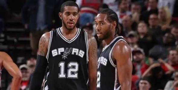 甚至在灯光 甚至在灯光