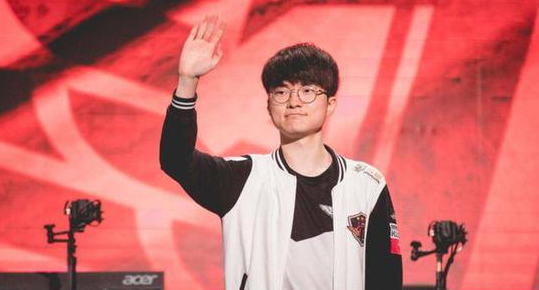 足球迷们翘 足球迷们翘